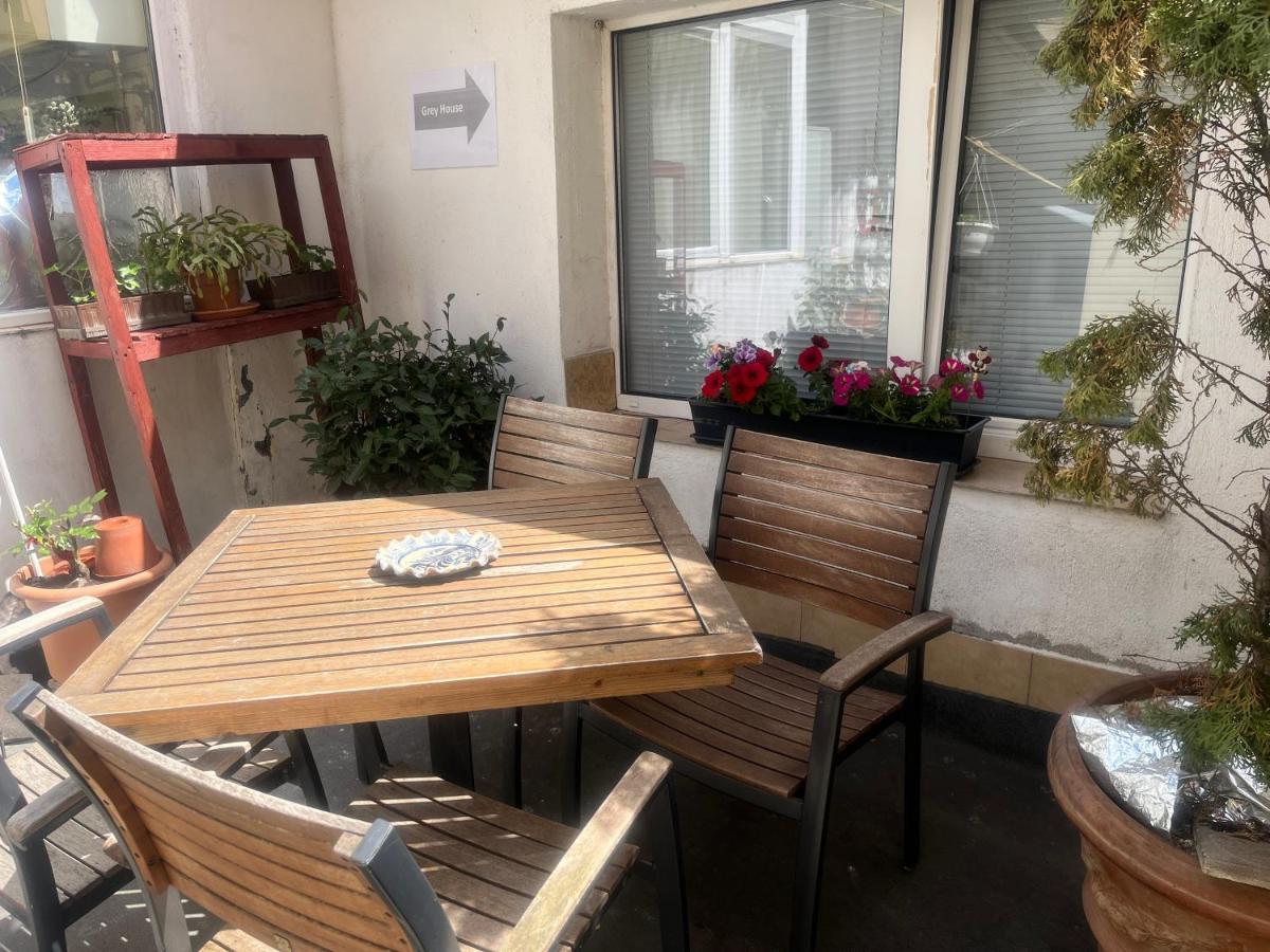 Grey House Apartment Brasov Exterior photo