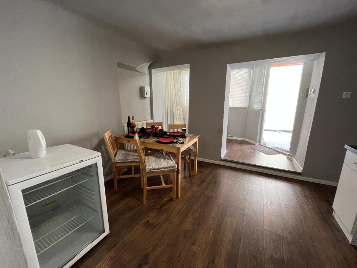Grey House Apartment Brasov Exterior photo